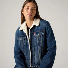 Cargar imagen en el visor de la galería, Chamarra Levi´s® Dama Sherpa Trucker