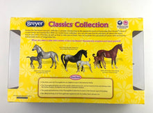 Cargar imagen en el visor de la galería, Juguete Oficial a escala Breyer Classics Collection Modelo 62031 - Grey Thoroughbred and Dark Grey Foal